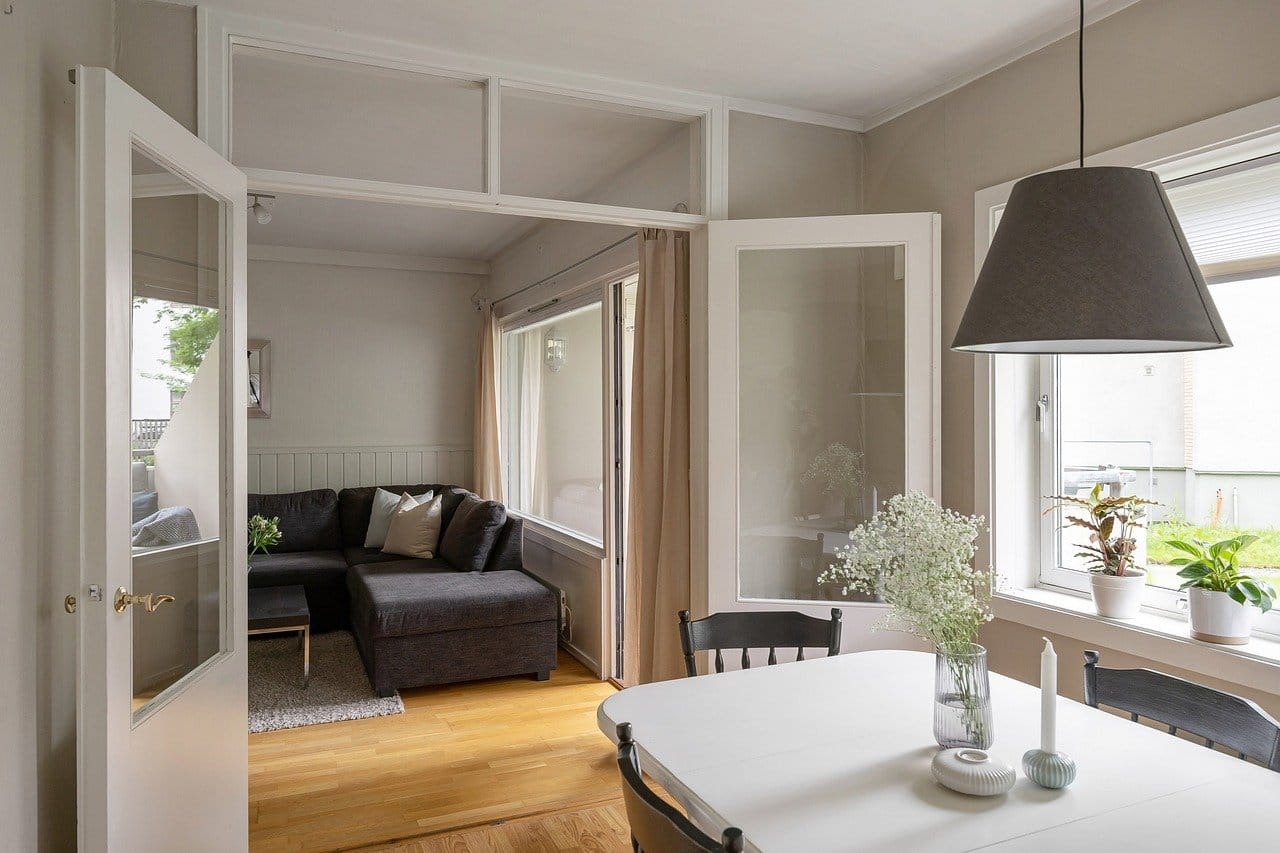 Jak dobrać biurko do pracy w domu?