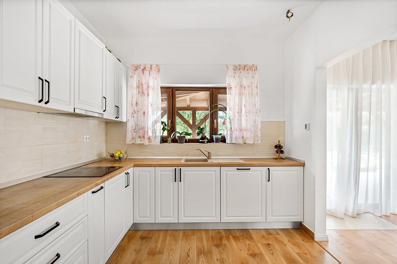 Poradnik: jak dobrać oświetlenie nad stołem w jadalni?