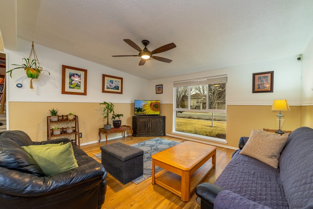 Jak zrobić miejsce do pracy w małym pokoju?