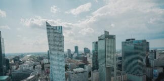 Płytki na taras – jak wybrać najlepsze okładziny zewnętrzne na lata