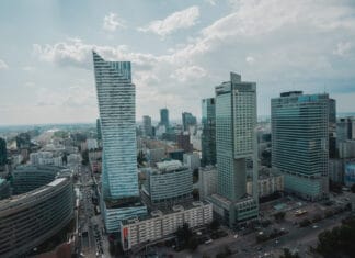 Płytki na taras – jak wybrać najlepsze okładziny zewnętrzne na lata