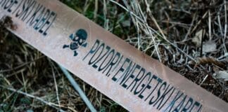 Renowacja starej lampy wiszącej z mosiądzu: czym czyścić i jak wymienić kabel?